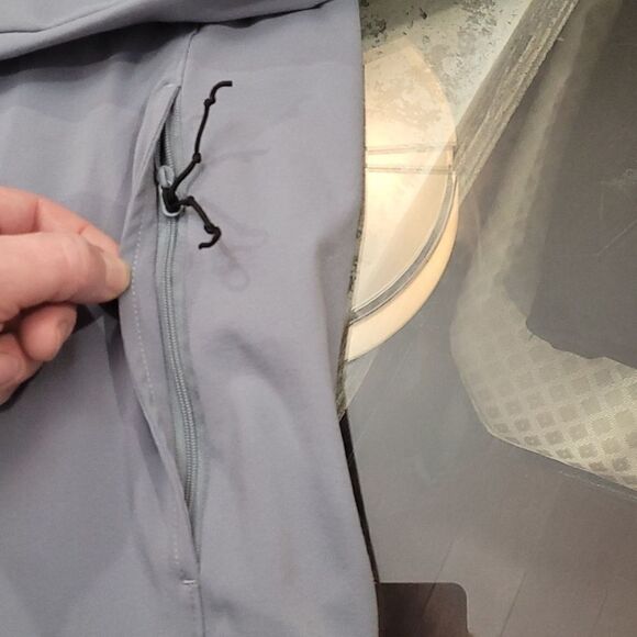 ASICS MEDIUM SIZE SPORT UTILITY GOLF WIND BREAKER - Picture 3 of 6